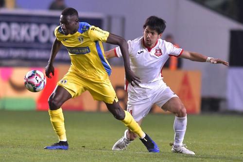 Sory Diarra, într-un meci între Petrolul și Hermannstadt // foto: Imago Images