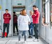Rapidiștii le-au făcut o bucurie copiilor internați în Spitalul Județean din Arad, în ziua duelului cu UTA