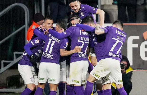 UTA - Rapid 0-2 » Giuleștenii triumfă în „infernul” de la Arad și ajung la 5 victorii cu Mutu pe bancă