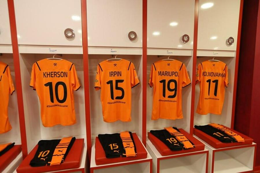 Șahtior - Olympiakos, amical în lacrimi » Numele orașelor bombardate de ruși, inscripționate pe tricouri