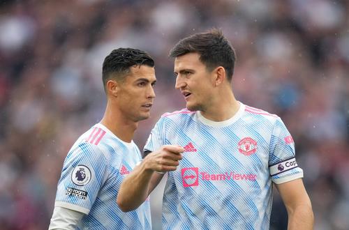 Alphonso Davies (21 de ani), fundașul lateral al lui Bayern Munchen, crede că Harry Maguire (29 de ani) ar trebui să îi cedeze banderola de căpitan lui Cristiano Ronaldo (36 de ani).