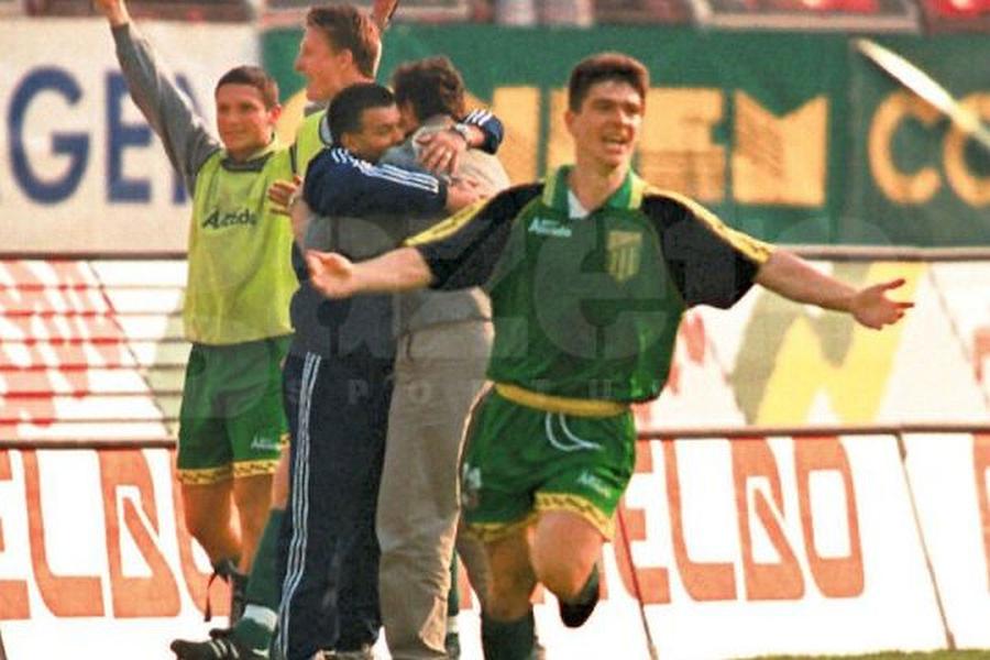 imagine din arhiva GSP de la antologicul Dinamo - Foresta 4-5 Decizia prin care Pițurcă l-a făcut să plângă pe Robert Niță » „Bă, ești idiot! Ce cauți aici?!”