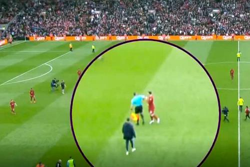 Faza în care arbitrul a lovit un jucător
