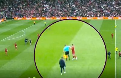 Lovit de arbitru?! Fază nemaivăzută în Liverpool - Arsenal: „O să aibă mari probleme”