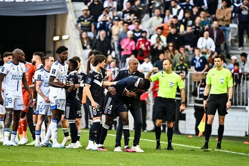 Alexi Pitu., lângă jucătorul agresat FOTO: Imago