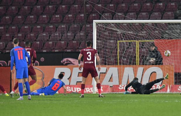 Gafe în lanț la golul de 1-0 din CFR - FCSB » Fundașii au dormit, iar Târnovanu a completat haosul