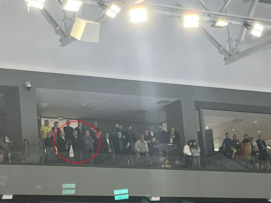 De la stânga la dreapta: Constantin Din, Marcel Ciolacu și Cristian Gentea 7 detalii de la România - Portugalia » Ce nu s-au văzut la TV: atmosfera electizantă, unitatea echipei și bijuteria din Pitești + Politicienii n-au ratat ocazia să facă o baie de mulțime