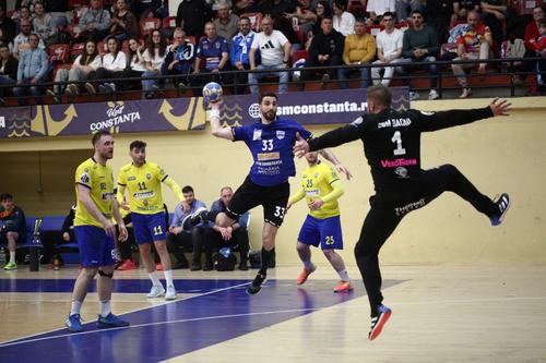 Valentino Ravnic în acțiune în meciul cu CSM Bacău din Liga Națională