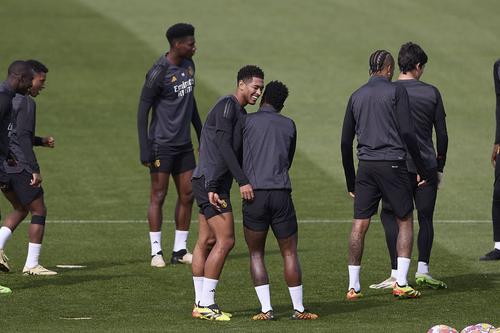 Jucătorii Realului, la antrenament, înaintea meciului cu Manchester City. Bellingham zâmbește încrezător / Foto: Imago
