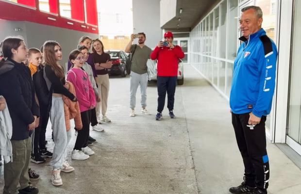Surpriza de care a avut parte Mircea Rednic, în ziua în care a împlinit 62 de ani