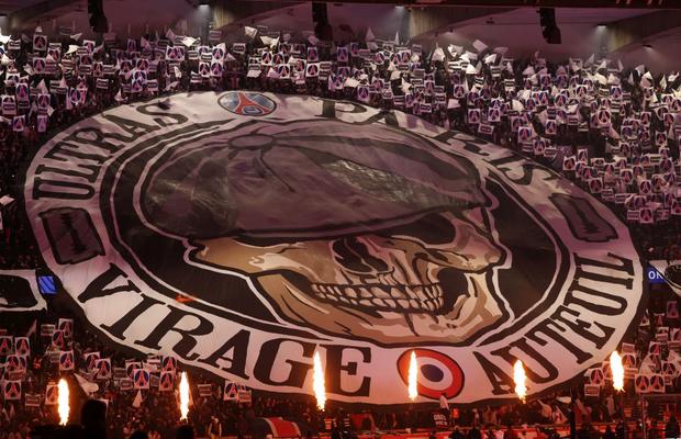 Războiul a continuat și în stadion » Ce a apărut în peluză, chiar sub ochii Prințului William: „Din ordinul ultrașilor lui Paris SG”