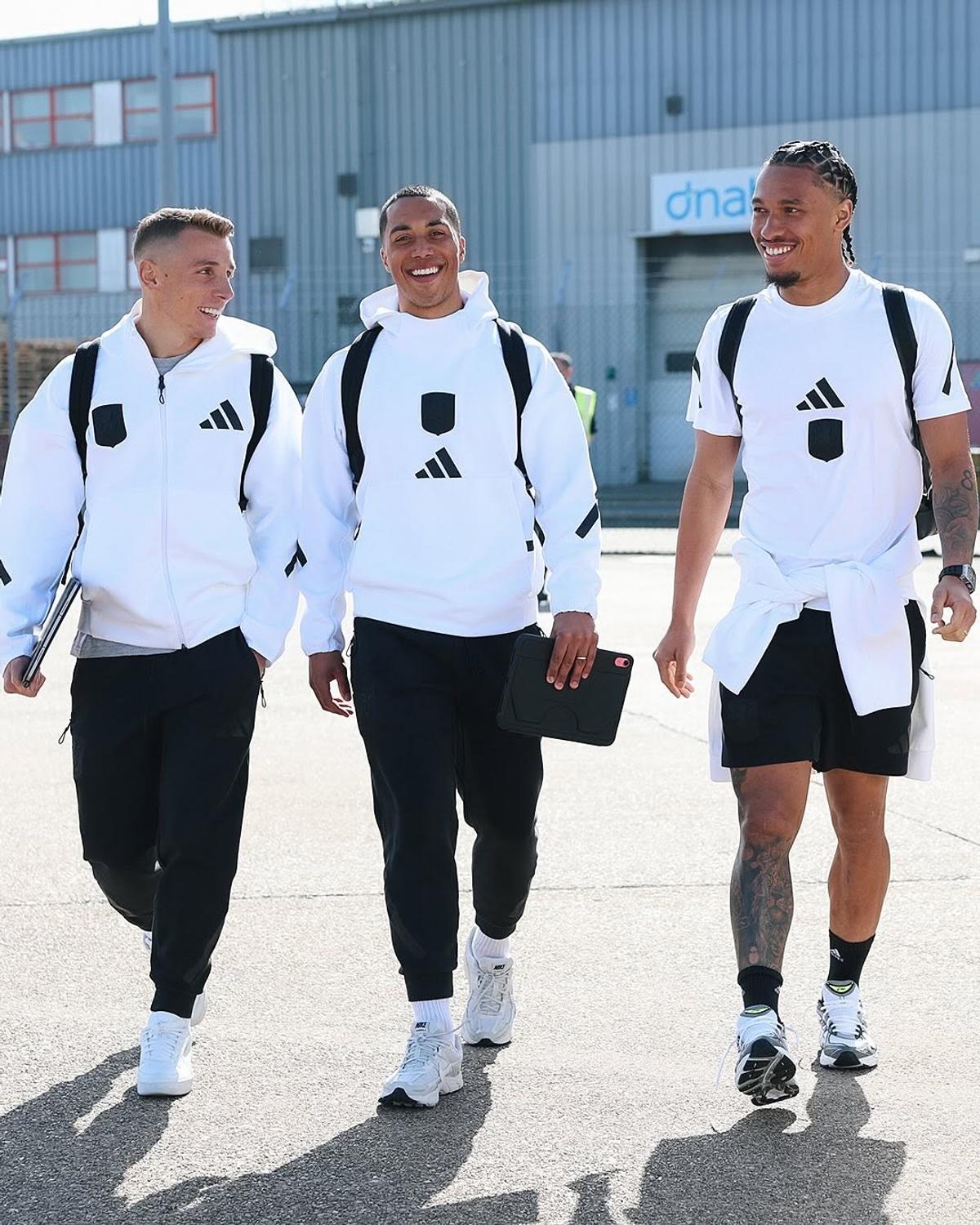 Jucătorii lui Aston Villa au decolat spre Paris