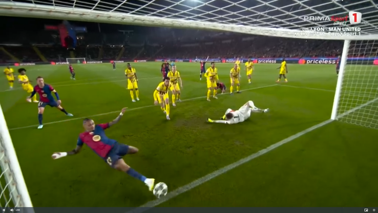 Golul lui Raphina din Barcelona - Borussia Dortmund, foto: captură Prima Sport