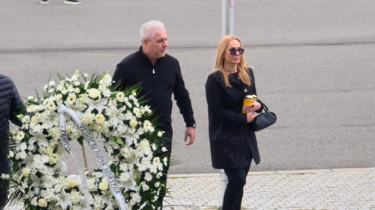 Sicriul lui Mircea Lucescu, ultima zi la Arena Națională » 15.000 de oameni au venit să-și ia rămas bun de la „Il Luce”: mâine are loc înmormântarea