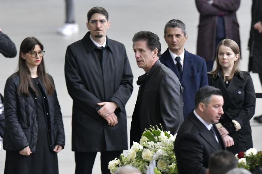 Gică Popescu a sărutat sicriul lui Mircea Lucescu/ foto Cristi Preda (GSP)