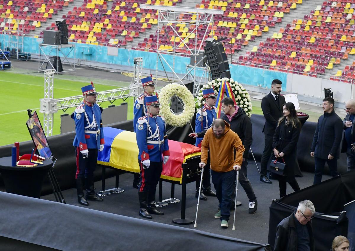 Românii își iau adio de la Mircea Lucescu