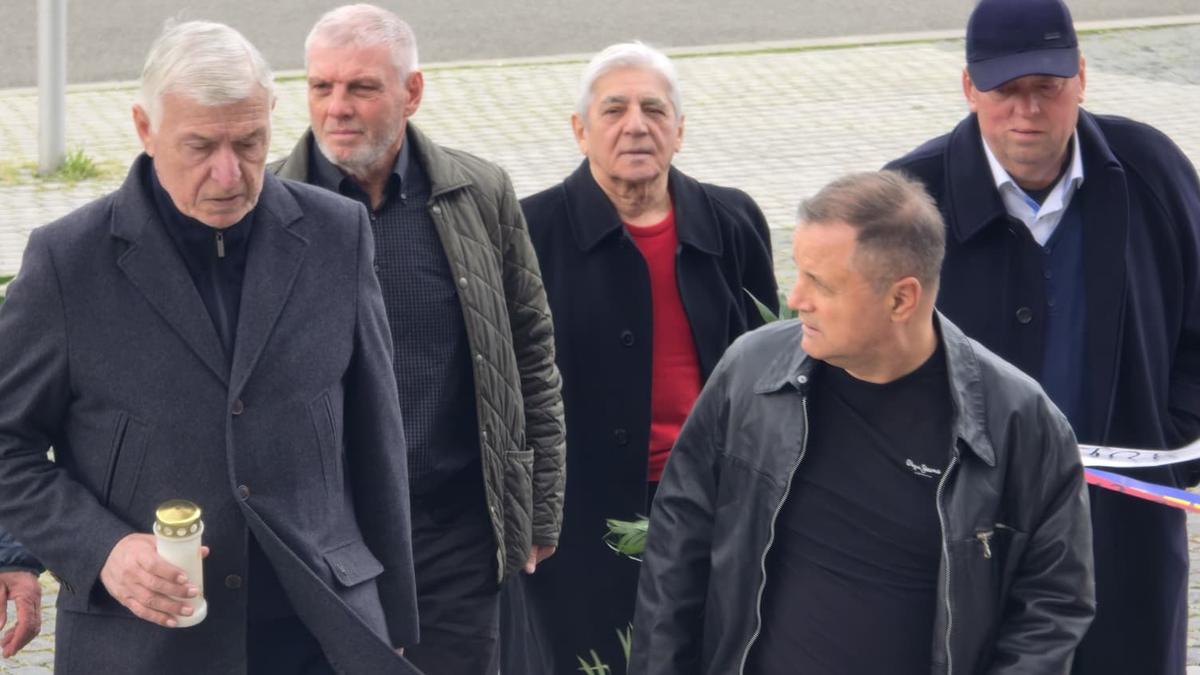 Sicriul lui Mircea Lucescu, ultima zi la Arena Națională » 15.000 de oameni au venit să-și ia rămas bun de la „Il Luce”: mâine are loc înmormântarea