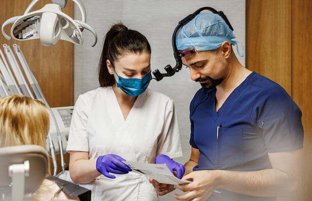 Impactul sistemic al dinților lipsă și tehnologia care permite reconstrucția danturii într-o zi