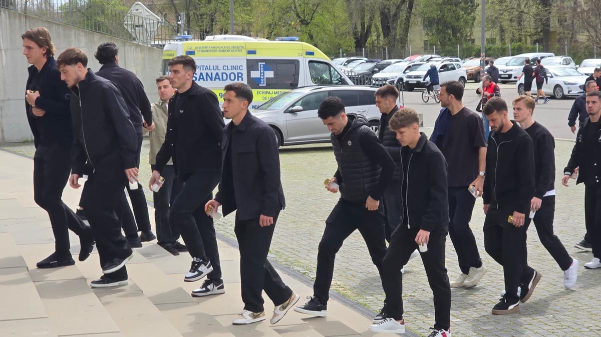 Sicriul lui Mircea Lucescu, ultima zi la Arena Națională » 15.000 de oameni au venit să-și ia rămas bun de la „Il Luce”: mâine are loc înmormântarea