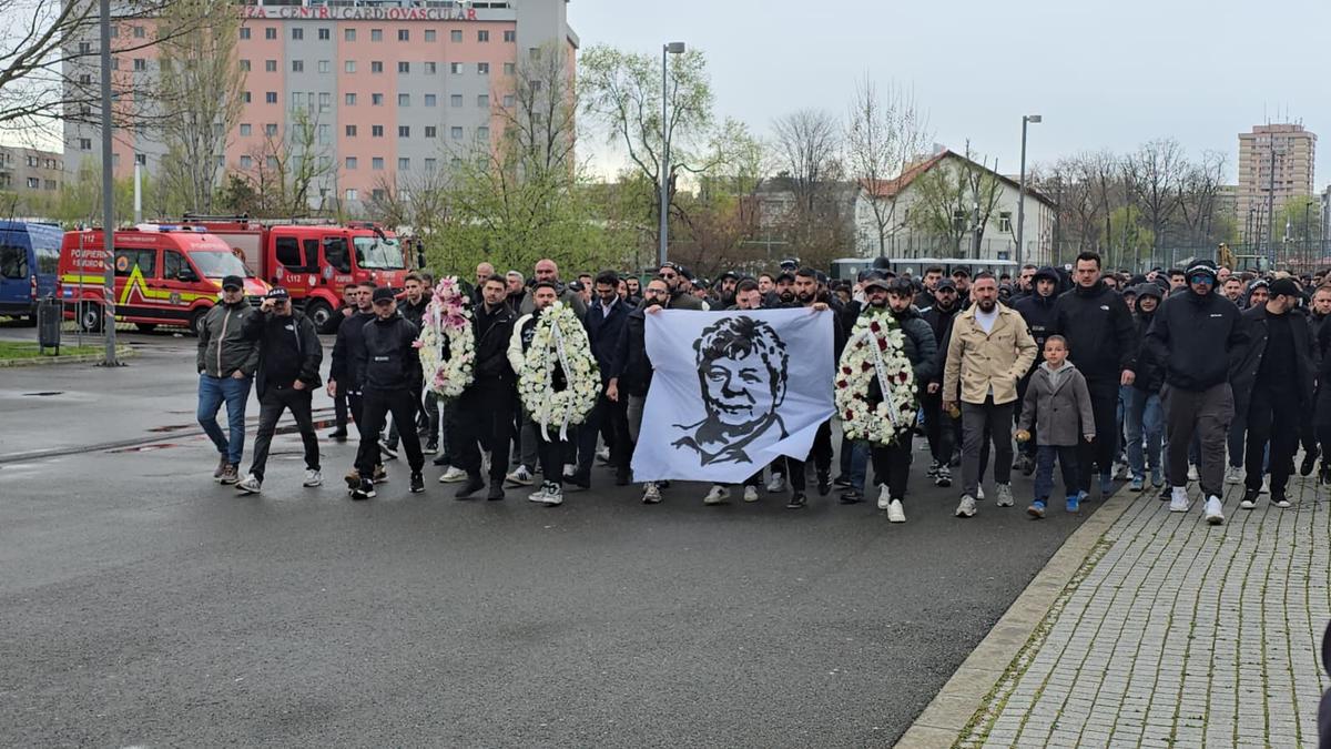 Fanii lui Dinamo i-au strigat numele lui Mircea Lucescu pentru ultima oară » Imagini sfâșietoare cu Răzvan Lucescu
