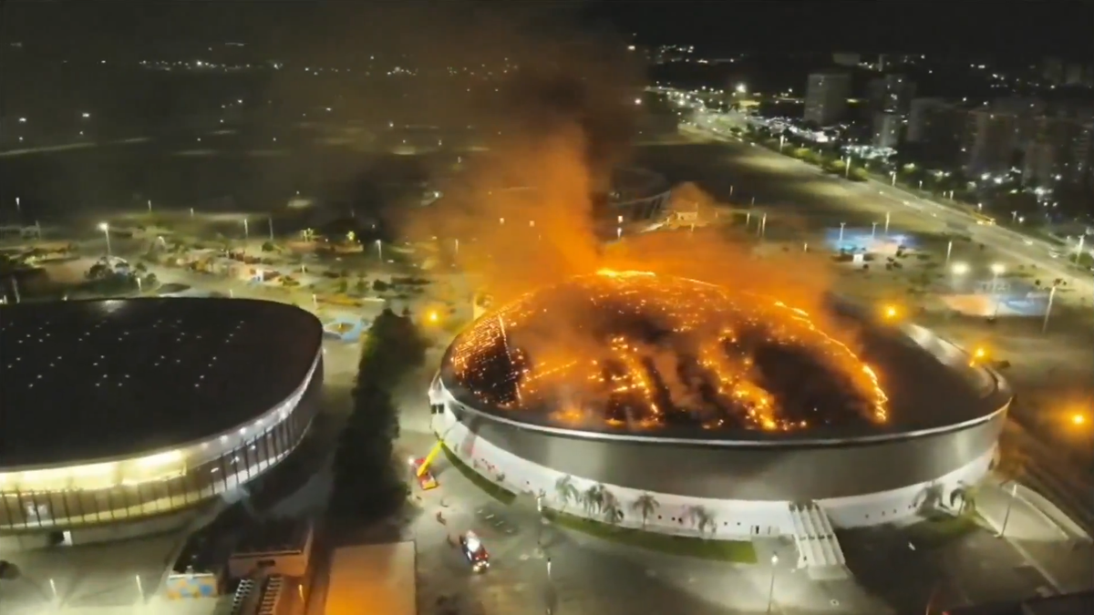 Incendiu la arena olimpică » 80 de pompieri au intervenit de urgență!