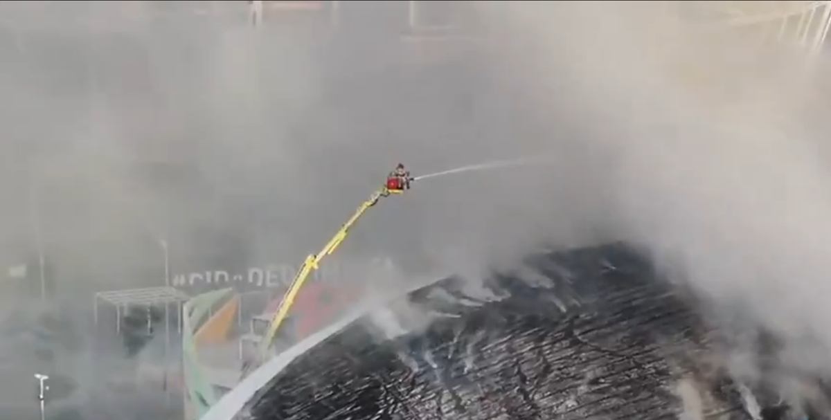 Incendiu la arena olimpică » 80 de pompieri au intervenit de urgență!
