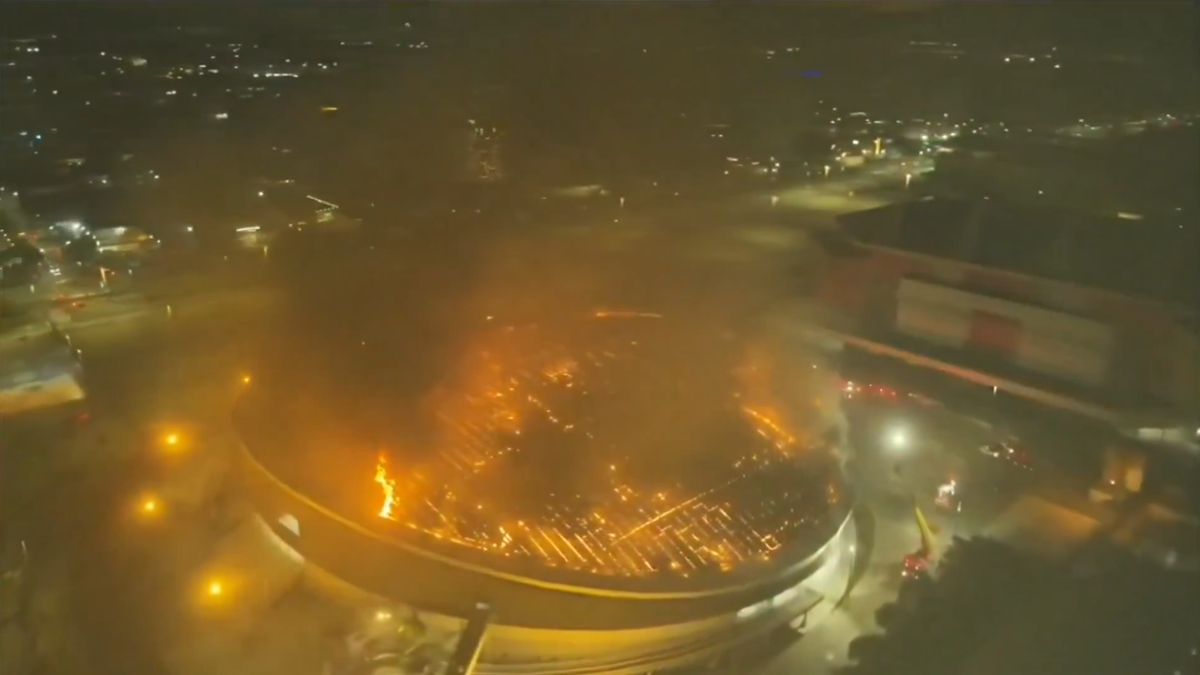 Incendiu la arena olimpică » 80 de pompieri au intervenit de urgență!