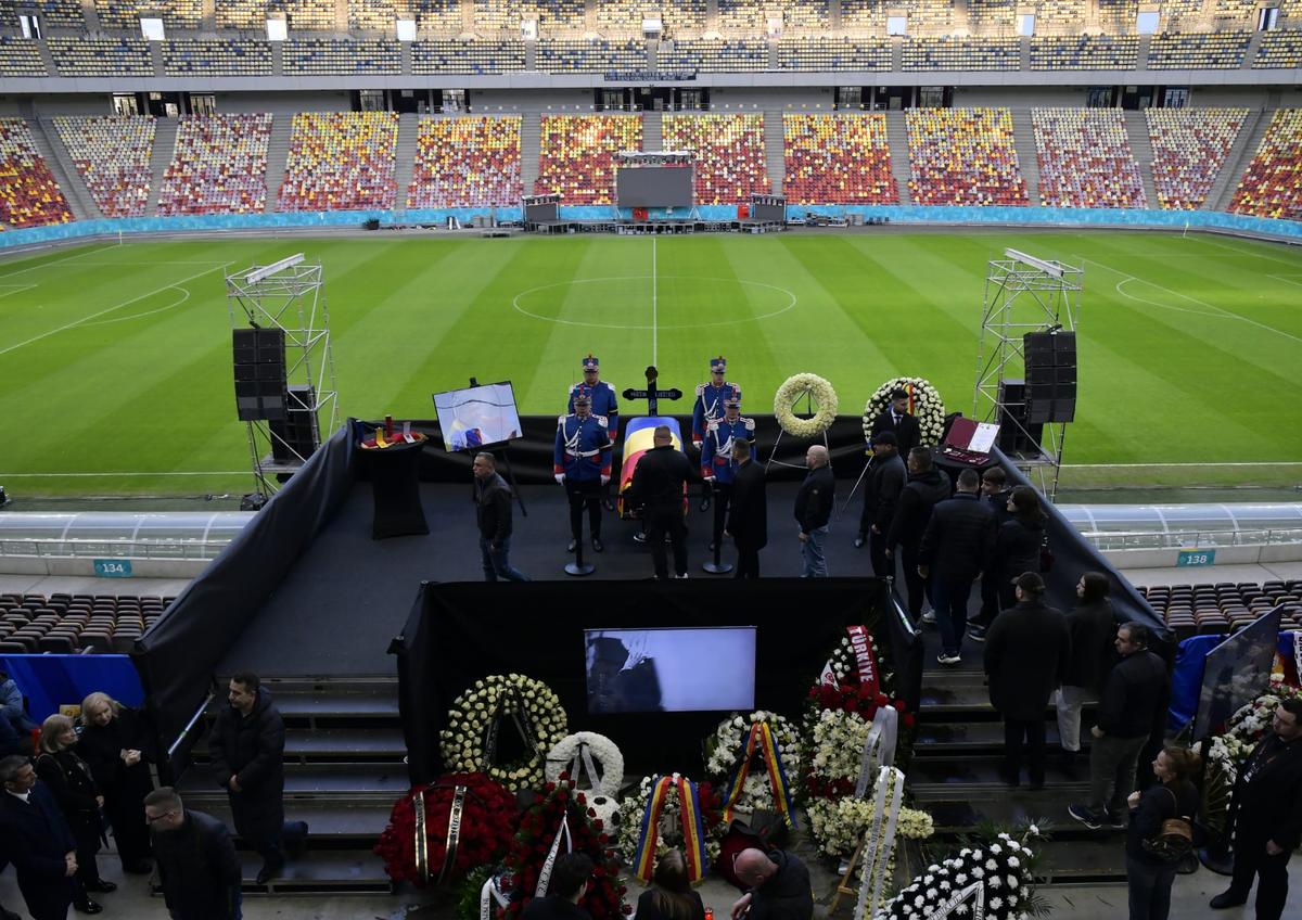 Românii își iau adio de la Mircea Lucescu