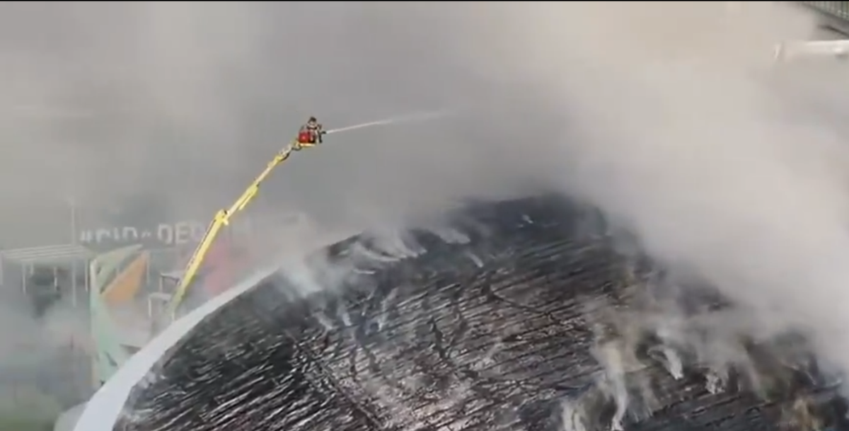 Incendiu la arena olimpică » 80 de pompieri au intervenit de urgență!
