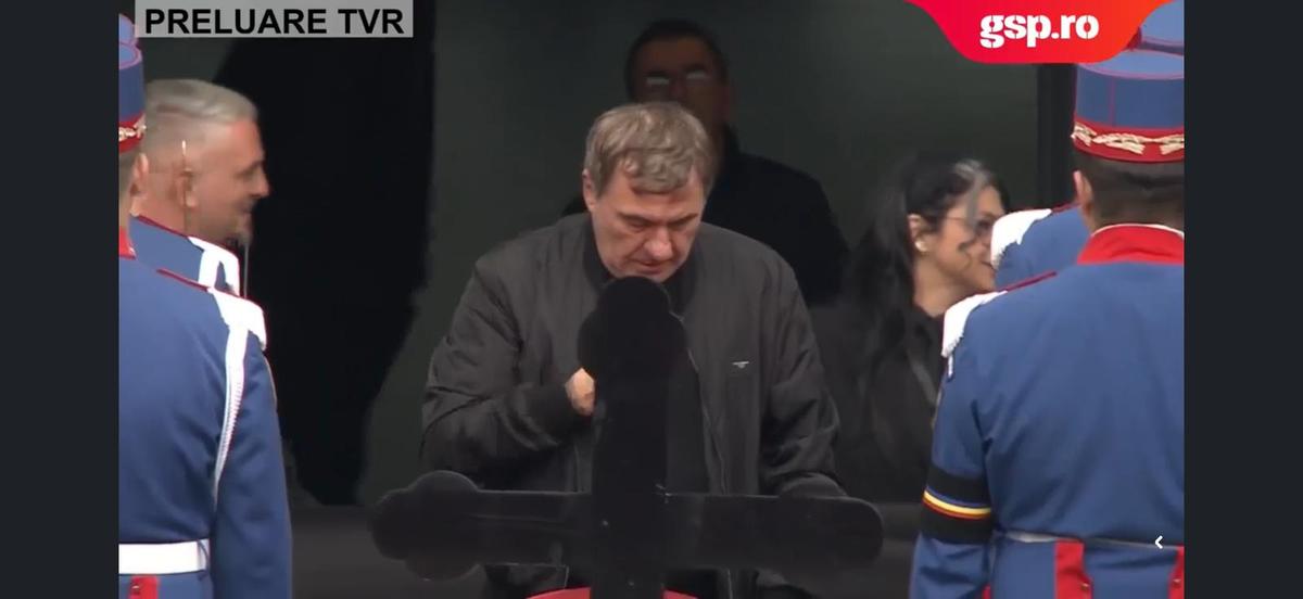 Gică Hagi a venit din nou la priveghiul lui Mircea Lucescu! „Regele”, în lacrimi lângă sicriu