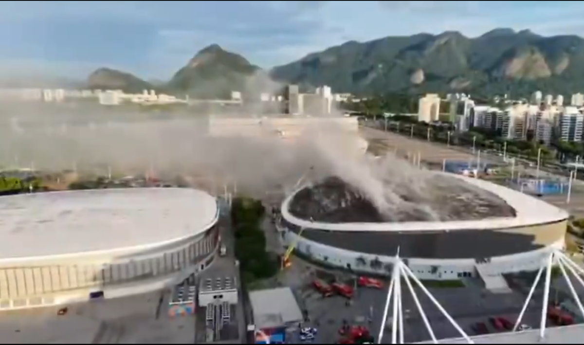 Incendiu la arena olimpică » 80 de pompieri au intervenit de urgență!