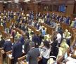 Moment de reculegere în Parlamentul Republicii Moldova în memoria lui Mircea Lucescu // FOTO: Unimedia VIDEO