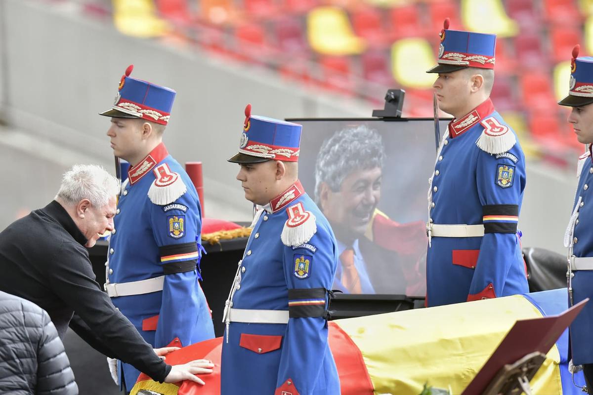 Imagini de la priveghiul lui Mircea Lucescu - 9 aprilie 2026