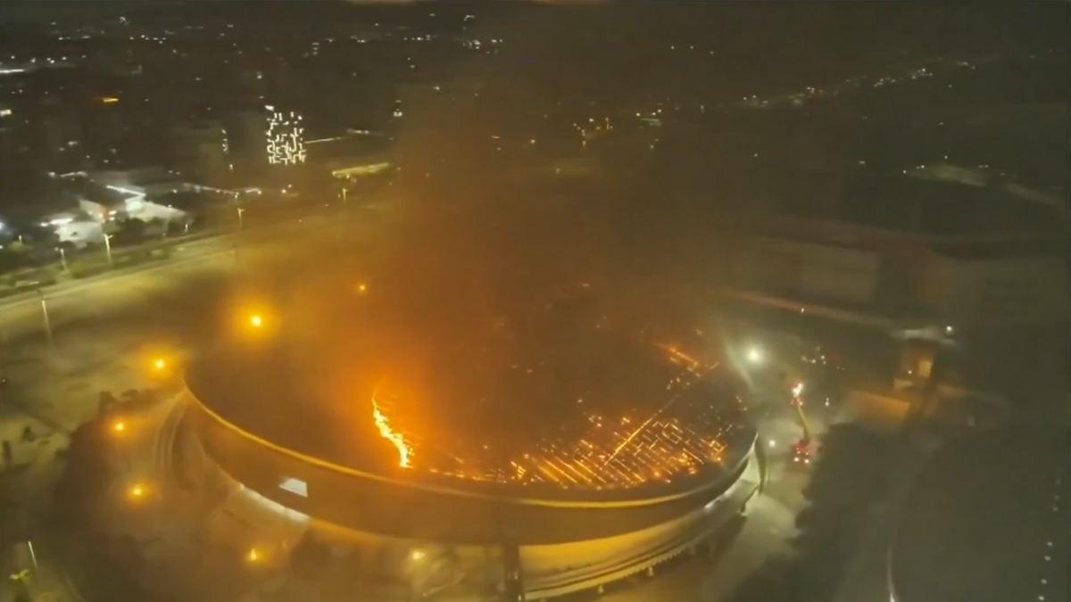 Incendiu la arena olimpică » 80 de pompieri au intervenit de urgență!