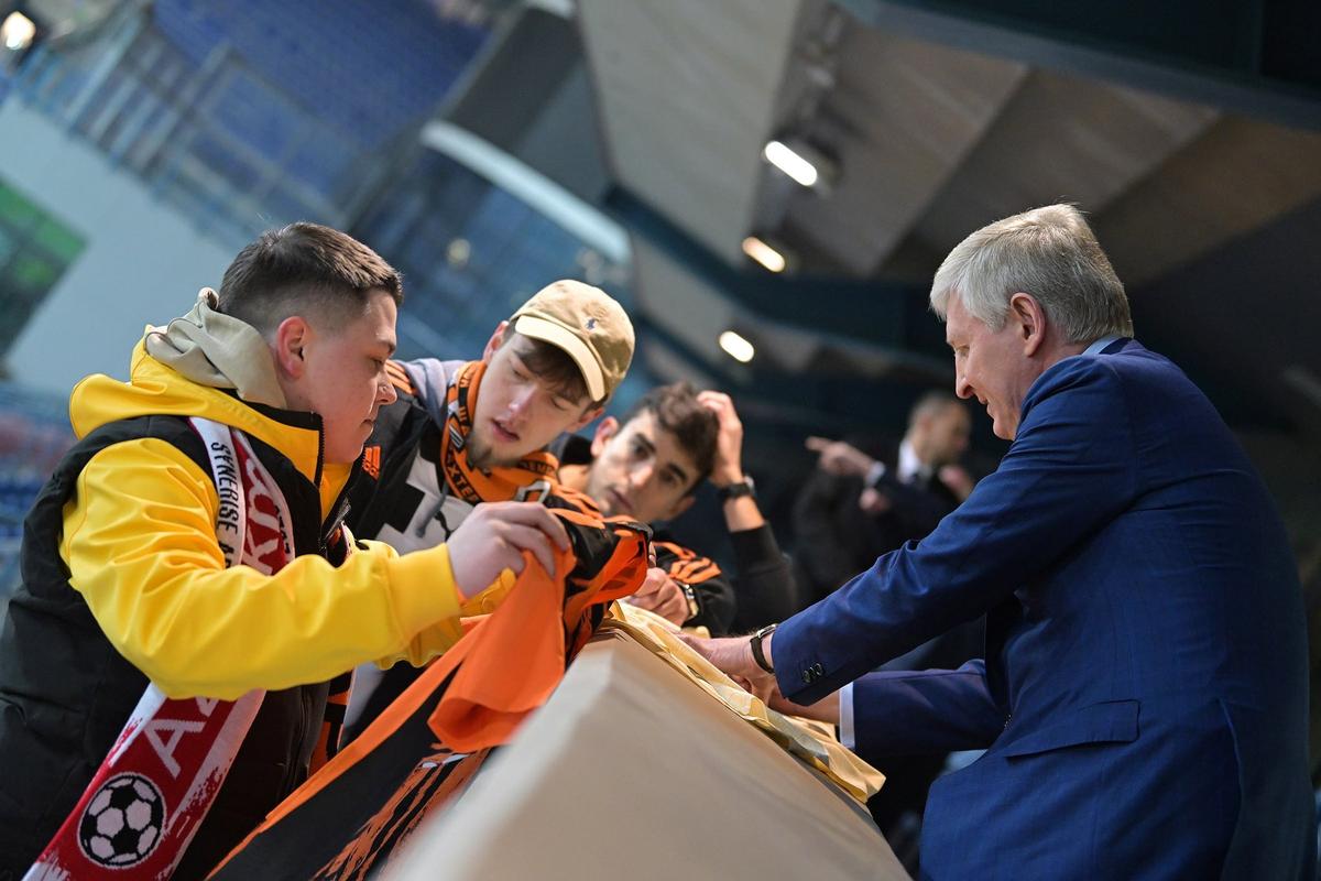 Unde s-a dus miliardarul Rinat Ahmetov, la câteva ore după priveghiul lui Mircea Lucescu » Premieră după 12 ani!