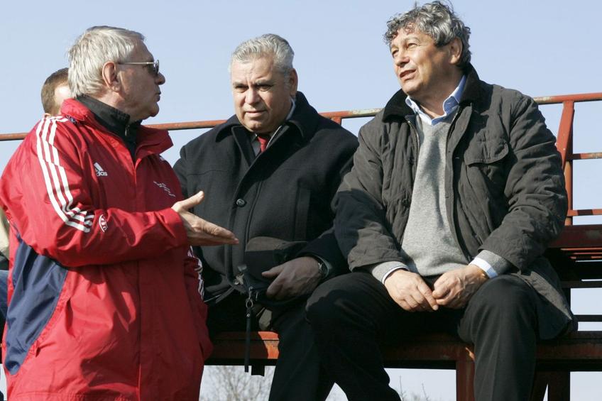 Mircea Rădulescu, în stânga, și Mircea Lucescu, într-un cantonament din urmă cu mai bine de 20 de ani / FOTO: Arhivă Gazeta Sporturilor