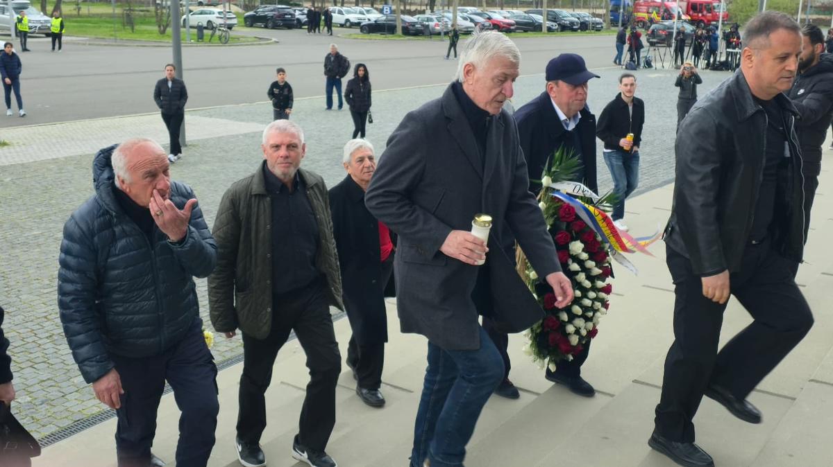 Imagini de la priveghiul lui Mircea Lucescu - 9 aprilie 2026