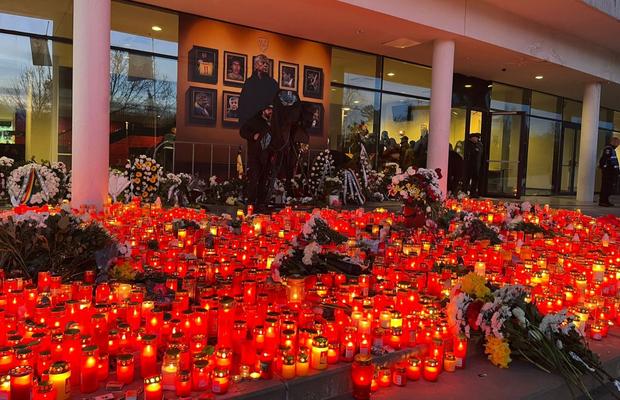 Sicriul lui Mircea Lucescu, ultima zi la Arena Națională » 15.000 de oameni au venit să-și ia rămas bun de la „Il Luce”: mâine are loc înmormântarea