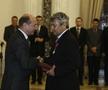 Acum 17 ani îl decora pe Mircea Lucescu, astăzi la priveghiul acestuia » Traian Băsescu: „Un singur cuvânt am de spus”