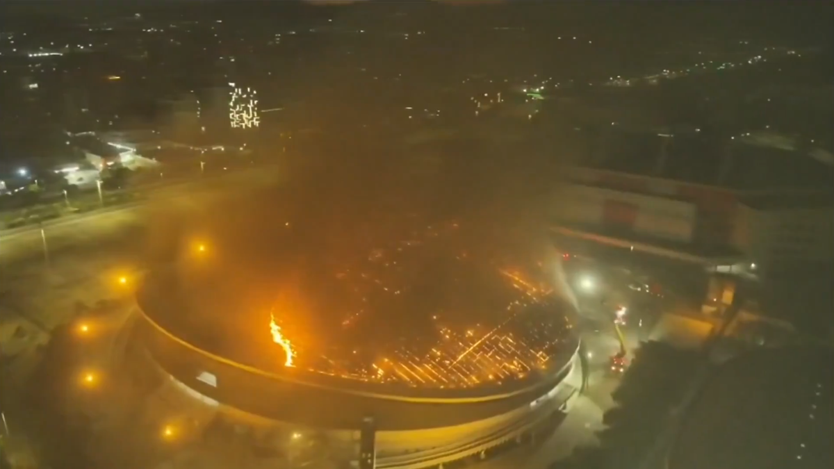 Incendiu la arena olimpică » 80 de pompieri au intervenit de urgență!