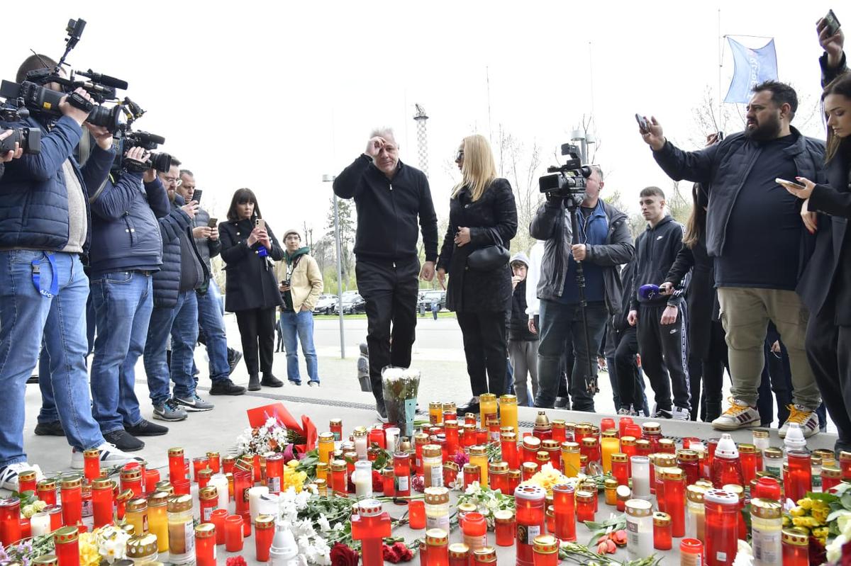 Sicriul lui Mircea Lucescu, ultima zi la Arena Națională » 15.000 de oameni au venit să-și ia rămas bun de la „Il Luce”: mâine are loc înmormântarea