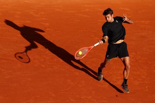 Flavio Cobolli în acțiune pe zgura de la Monte Carlo FOTO Guliver/GettyImages