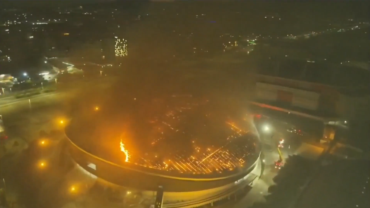 Incendiu la arena olimpică » 80 de pompieri au intervenit de urgență!