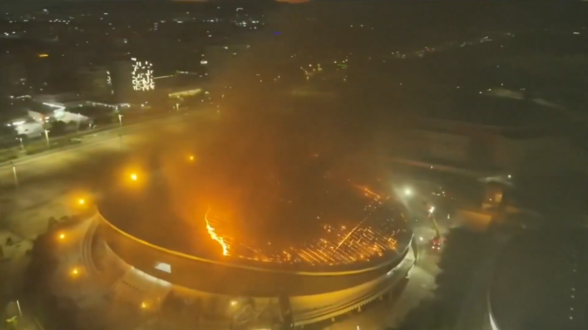 Incendiu la arena olimpică » 80 de pompieri au intervenit de urgență!