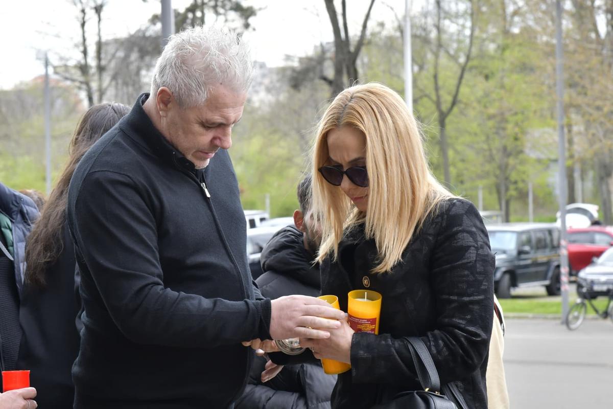 Sicriul lui Mircea Lucescu, ultima zi la Arena Națională » 15.000 de oameni au venit să-și ia rămas bun de la „Il Luce”: mâine are loc înmormântarea