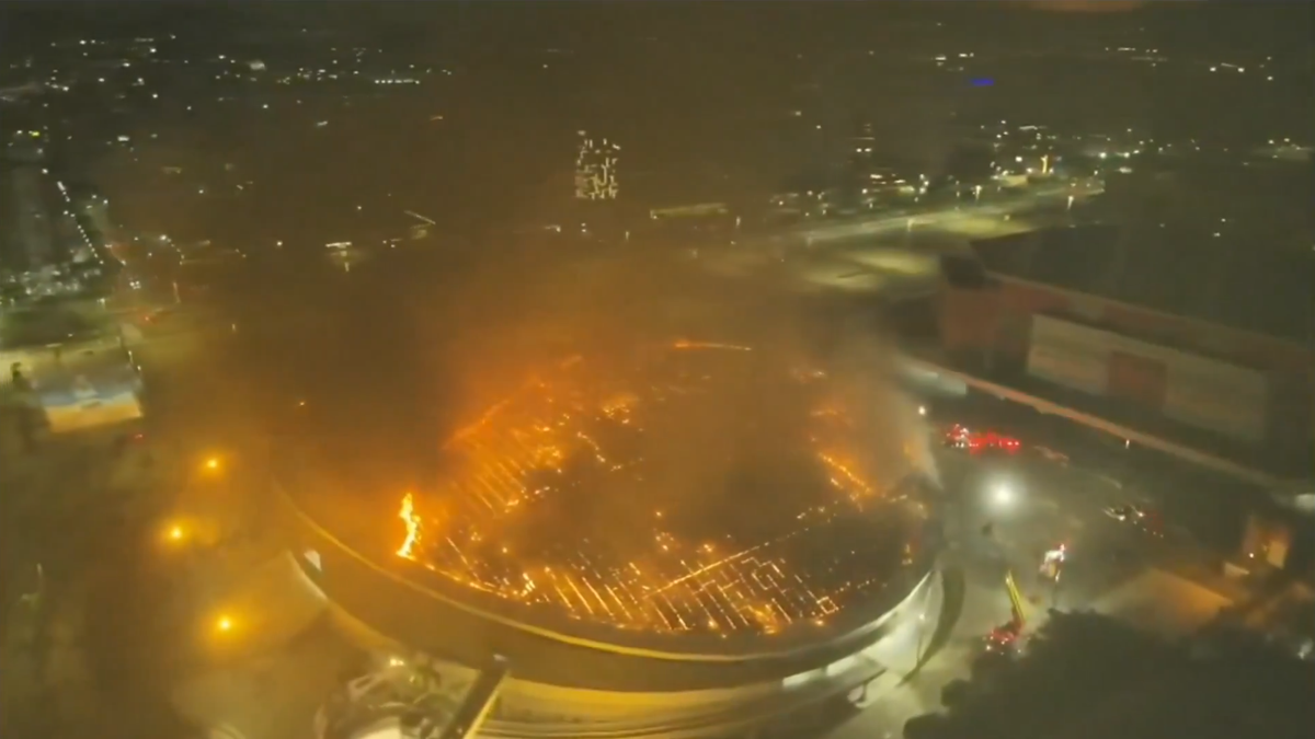 Incendiu la arena olimpică » 80 de pompieri au intervenit de urgență!
