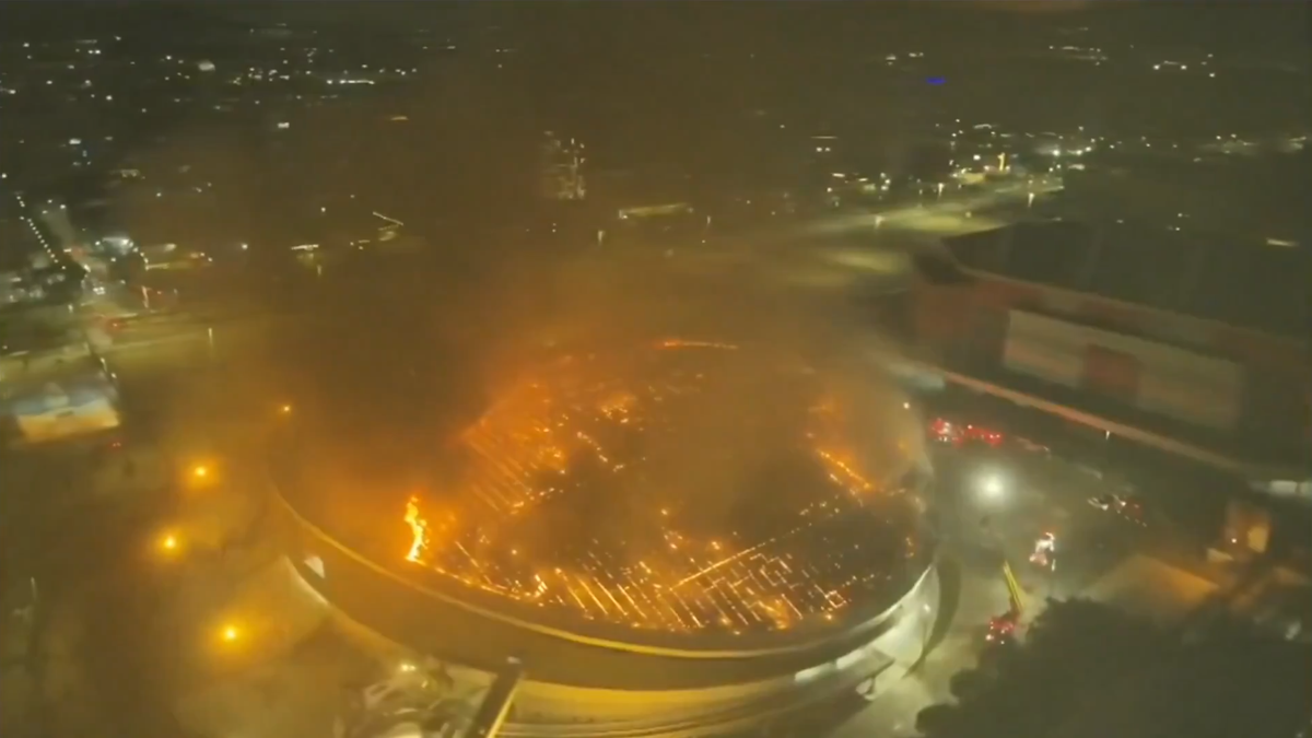 Incendiu la arena olimpică » 80 de pompieri au intervenit de urgență!