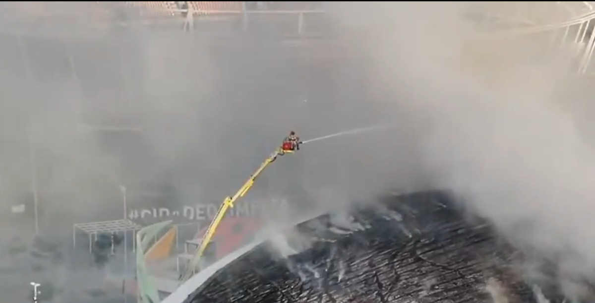Incendiu la arena olimpică » 80 de pompieri au intervenit de urgență!