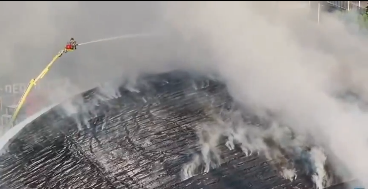 Incendiu la arena olimpică » 80 de pompieri au intervenit de urgență!
