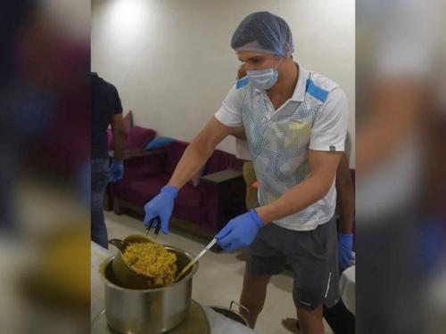 Dmitrii Baskov, voluntar în India